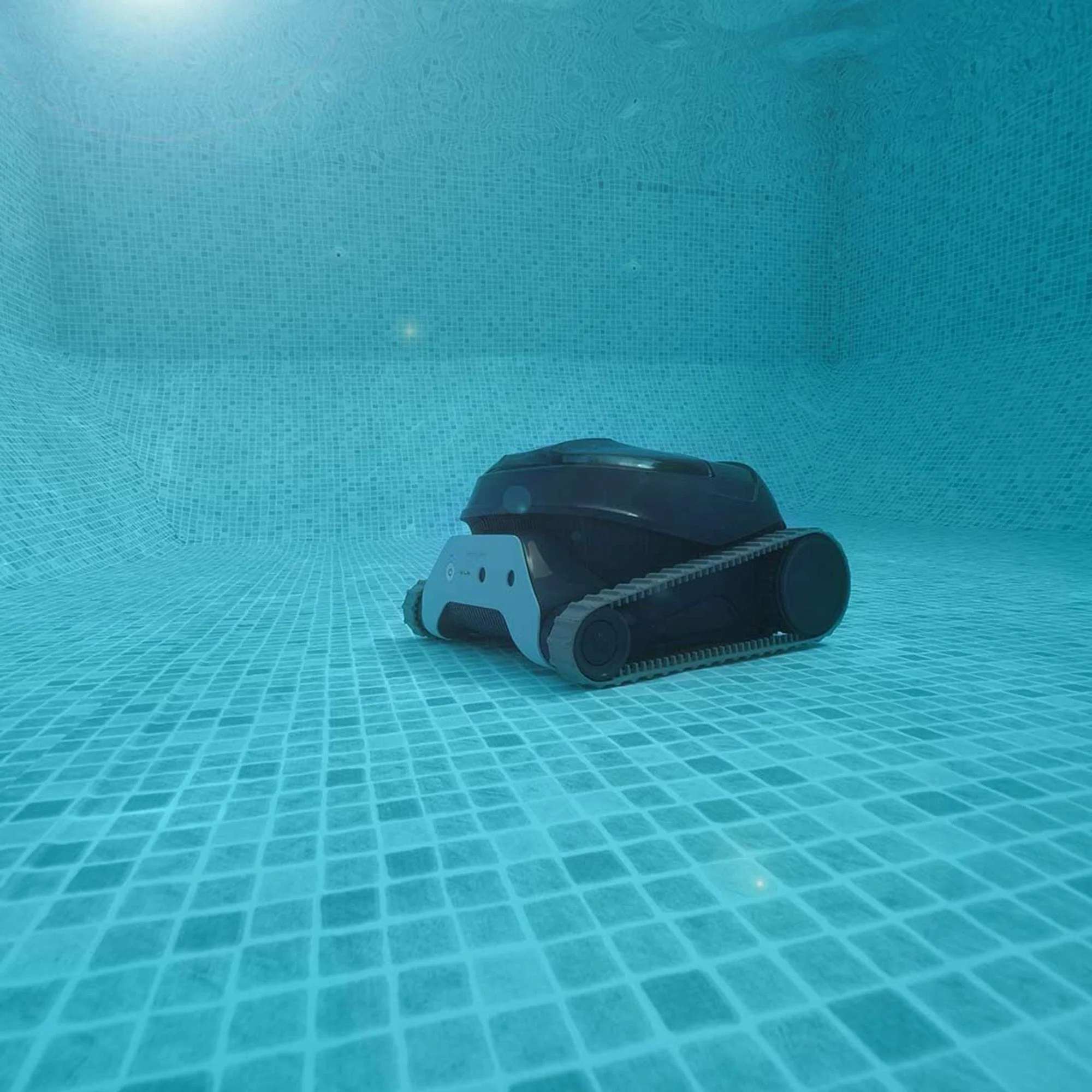 Robot Liberty 300 de Maytronics à batterie pour piscines creusées - Image 3